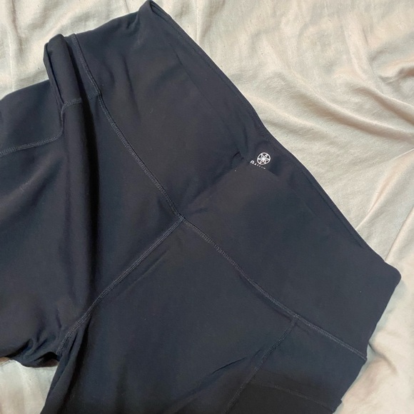 GAIAM Women's Dark Leggings - Picture 3 of 5
